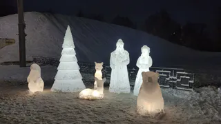 На Козловом валу во Владимире появились "ледяные" скульптуры