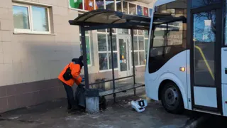 Рязанская маршрутка врезалась в остановку на площади Свободы