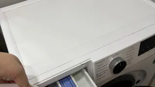 После начала стирки, а не до: мастер по ремонту объяснил, как правильно засыпать порошок в машинку