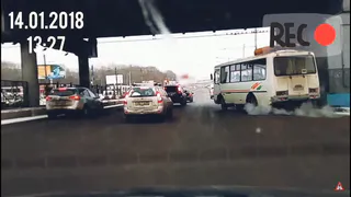 Рязанец чудом избежал ДТП с автобусом - видео