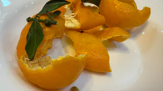 Не спешите выбрасывать мандариновые корки: знающие люди хранят их как сокровище. И вот зачем