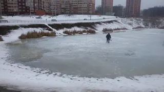 В центре Рязани прохожие спасали тонущего рыбака (видео)