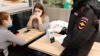 Без родителей нельзя: полицейские начали отлавливать школьников в рязанских ТЦ