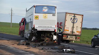 В Рязанской области КАМаз, груженный зерном, въехал в пассажирский автобус