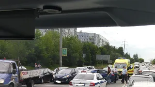 На Бирюзова произошла авария: собралась гигантская пробка