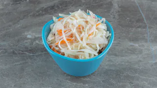 Как сделать квашеную капусту по-настоящему вкусной: три правила опытных поваров - готовлю только так