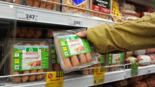 В Роскачестве назвали сосиски и сардельки, которые можно покупать