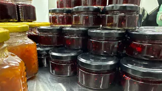 В Коми на средства гранта заработал мини-цех по производству варенья из диких ягод