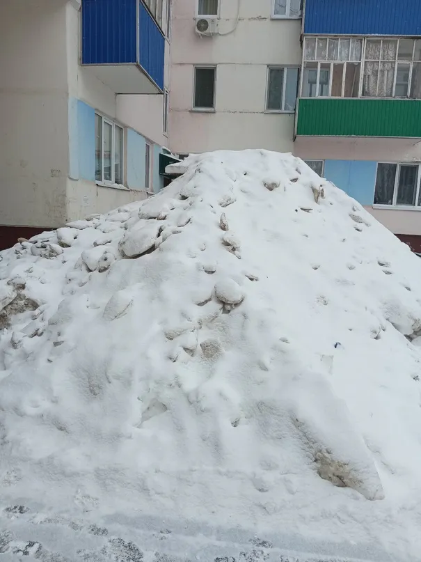«Через эту гору дети ходят в школу»