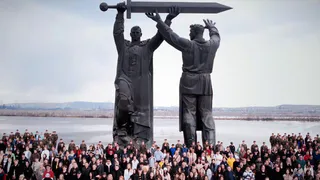 К Дню народного единства жители Магнитогорска создадут самую длинную «волну» из рук