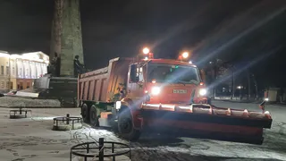 Коммунальные службы Владимира ночью обработали дороги от гололёда