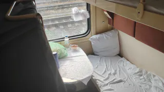 «Вернулся в вагон после стоянки, а на моем месте лежит соседка сверху» — россиянин рассказал про незабываемую поездку в плацкарте РЖД