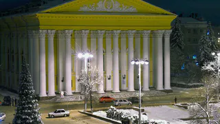 У рязанского драмтеатра появились два загадочных дракона