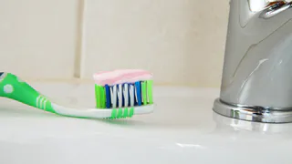 Бесполезные и дорогие: Росконтроль назвал худшие зубные пасты - не берите даже даром 