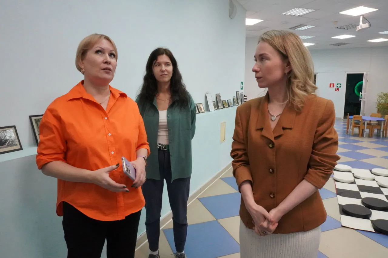Министр культуры Коми открыла модельную библиотеку с арктическим дизайном в Печоре