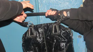 Полицейские задержали грабителя, который ограбил пенсионерку