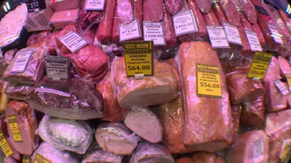 Не берите даже бесплатно: В Роскачестве рассказали, какую колбасу вредно есть - продается в каждом магазине