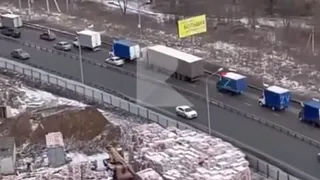 Жители Рязани засняли колонну грузовиков с российскими флагами