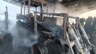 Хлев с трактором сгорел в Удмуртии