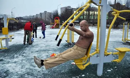 В Нижнекамске простаивают уличные тренажеры