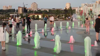 Чебоксары встречают лето "водным танцем": сезон фонтанов открыт