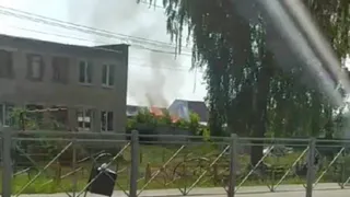Появилось видео горящего дома в брянском посёлке Октябрьский