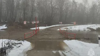 В Александровском районе речная вода перекрыла дорогу между деревнями Сабельское и Мостищево