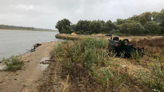 В воскресенье спасатели достали из Оки "Ниву" с трупом мужчины