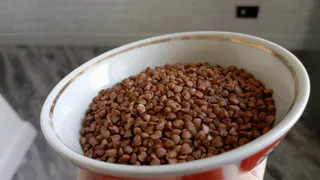 Добавляю в варёную гречку один продукт — вкус становится сливочным и насыщенным: готовлю теперь только так