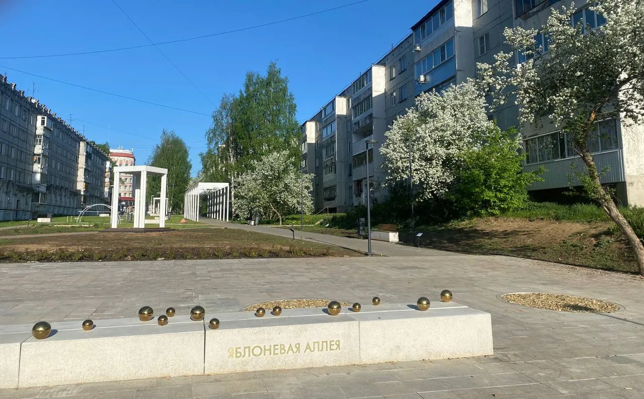 В Сыктывкаре на радость жителям преображается Яблоневая аллея