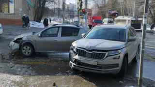 На улице Семашко в Рязани в ДТП с двумя иномарками пострадал мужчина