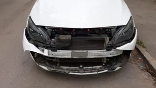 В Рязани вандалы оторвали бампер у иномарки