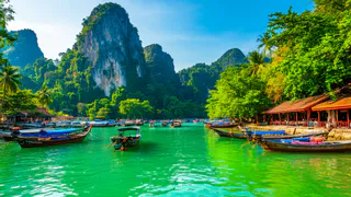 «Дешевле даже, чем отдых в Сочи, а как здесь любят русских»: туроператоры массово предлагают новый курорт — летим всей семьей в июнь