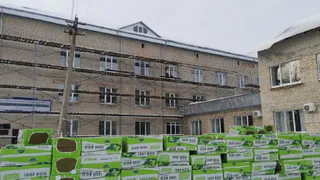 В Иссинской участковой больнице продолжается капремонт фасада терапевтического корпуса
