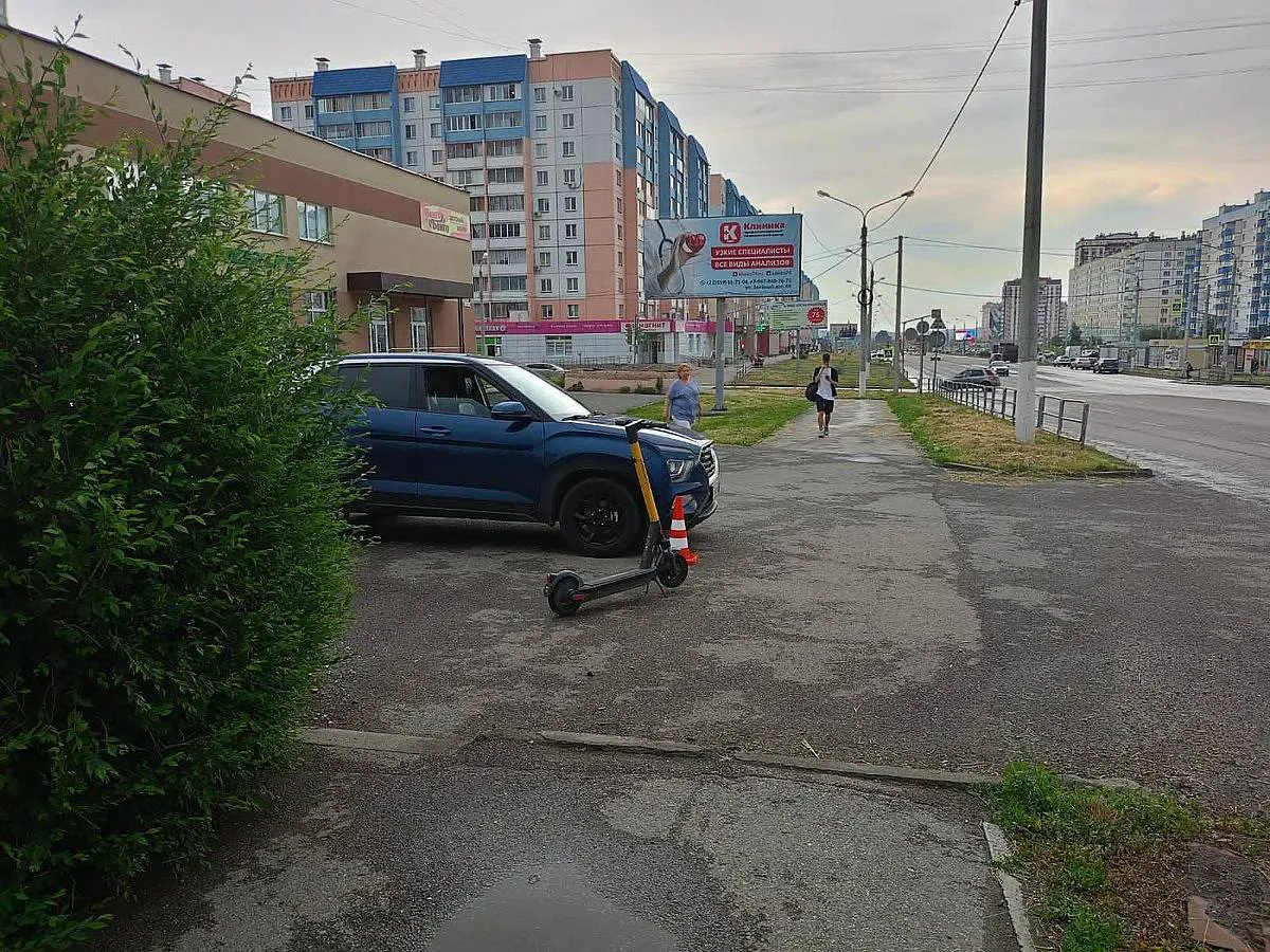Самокатчик попал под колеса авто в Магнитогорске