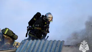 Пожар в Коми тушили 35 огнеборцев МЧС