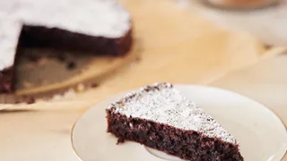 Без духовки:  шоколадный торт за 15 минут: готовится просто и быстро - пальчики оближешь