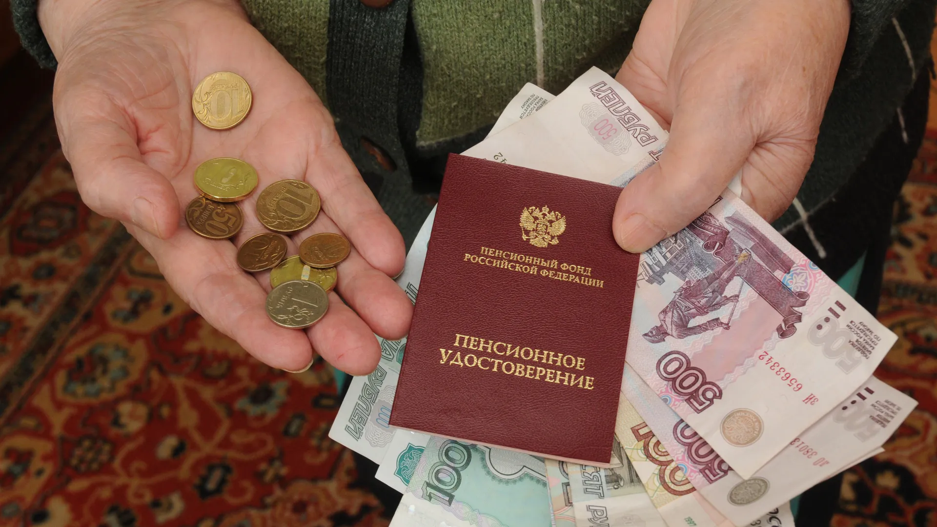 Президент России предложил выплатить пенсионерам по 10 тысяч рублей