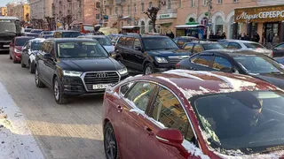 Утром 15 января в Рязани возникли пробки из-за буксующих фур на платном путепроводе