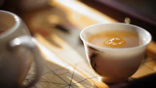 Модный, но опасный: эксперты о чае