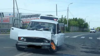 ДТП в Борках: "ВАЗ" столкнулся с иномаркой, есть пострадавшие