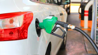 Заправлять авто в России стали в рассрочку