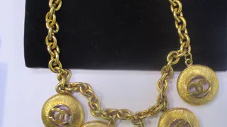 Челябинка с двойным гражданством привезла из США около 4 кг брендовых украшений и аксессуаров