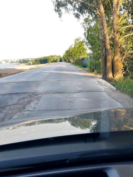 Жители просят решить аварийную ситуацию на дамбе