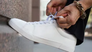 Белоснежная подошва за 1 лайфхак даже на старых кроссовках - покорил соцсети