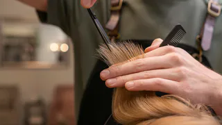 Стрижка, которая молодит: почему женщинам за 50 стоит забыть о старых образах