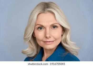 Названы прически, которые подходят для дам за 50