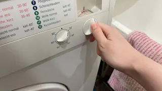 Зачем класть аспирин в стиральную машину — «одним ударом» решает сразу две проблемы