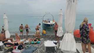 На пляжах Анапы ввели запрет на купание в Черном море: отдых безнадежно испорчен