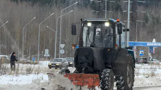В Казани столкнулись трактор и автобус с пассажирами